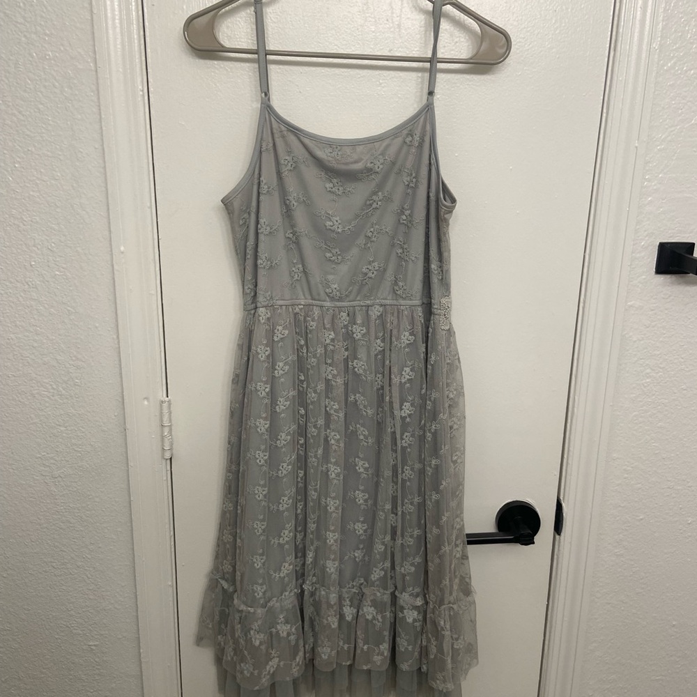 Elegant Gray Floral Dress - Picture 2 of 5